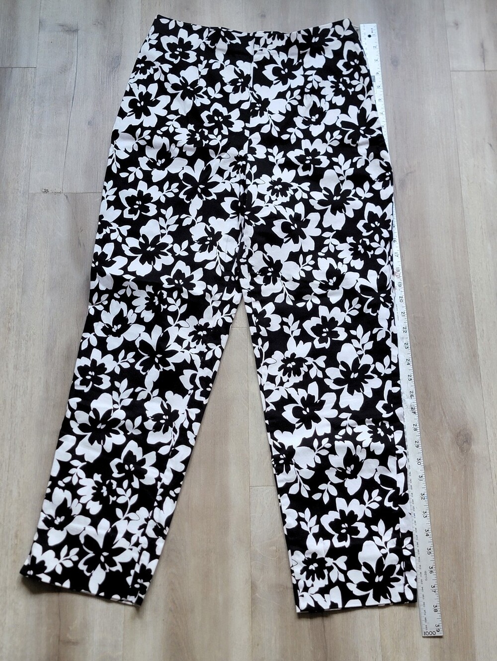 TRIBAL Black & White Floral Print Cropped Pants